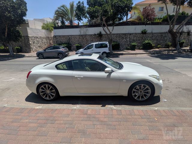 אינפיניטי G37