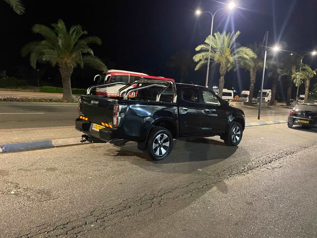 איסוזו די-מקס