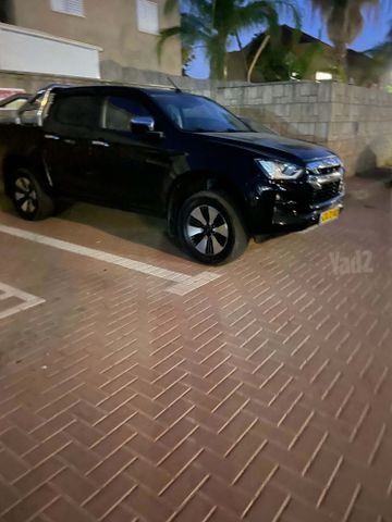 איסוזו די-מקס
