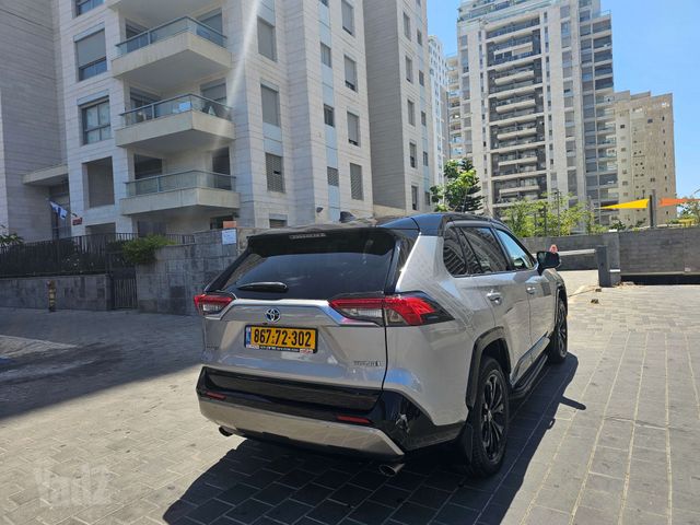 טויוטה RAV4