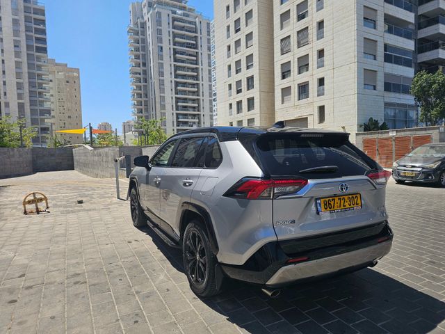 טויוטה RAV4