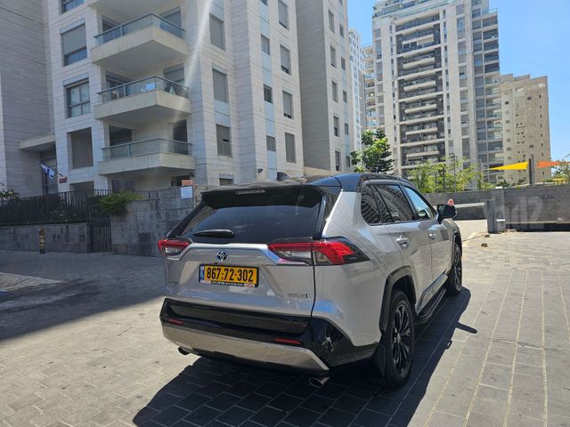 טויוטה RAV4