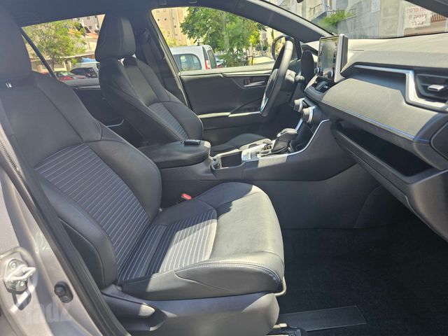 טויוטה RAV4