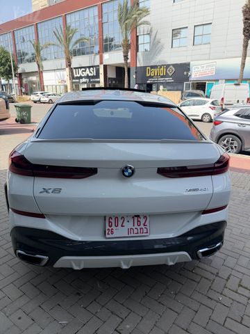 ב מ וו X6