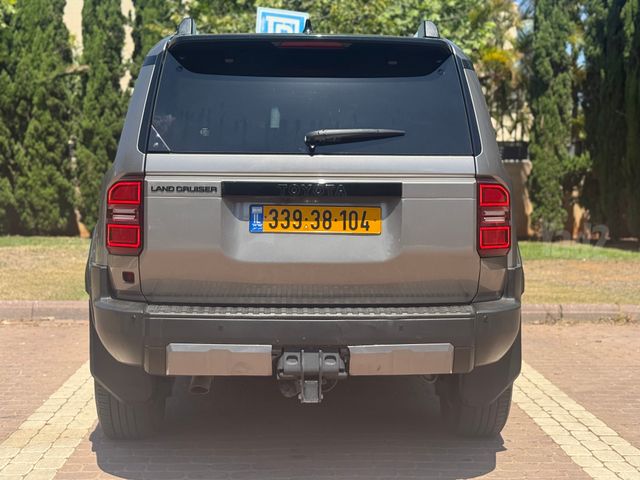 טויוטה לנד קרוזר