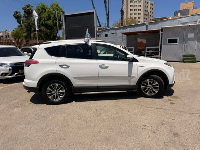 טויוטה RAV4