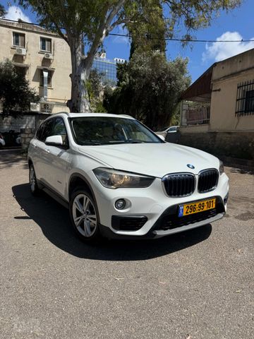 ב מ וו X1