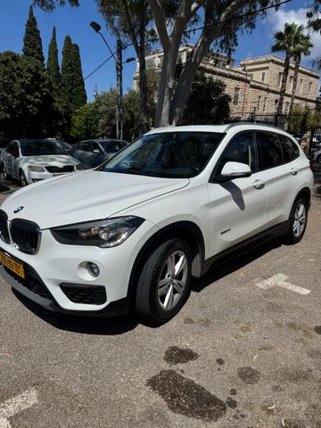 ב מ וו X1