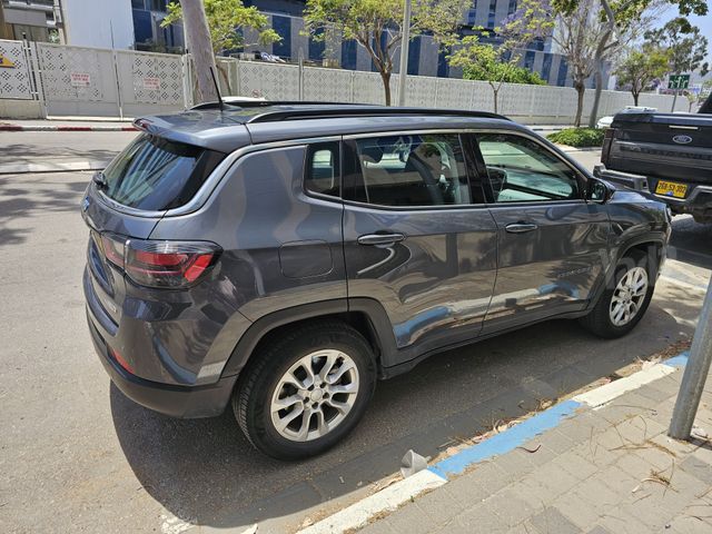 מודעת רכב ג'יפ קומפאס