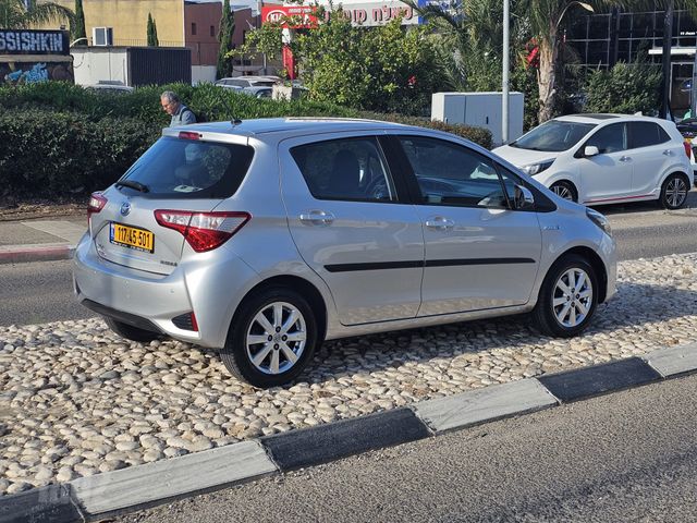 טויוטה יאריס