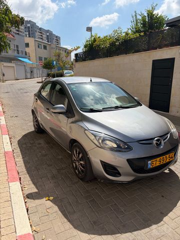 מודעת רכב מאזדה 2