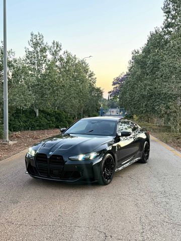 ב מ וו M4