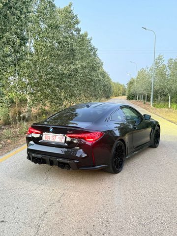 ב מ וו M4