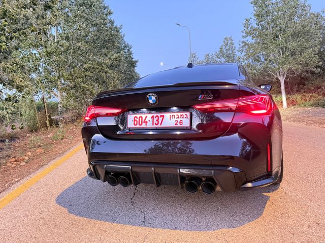 ב מ וו M4