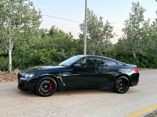 ב מ וו M4