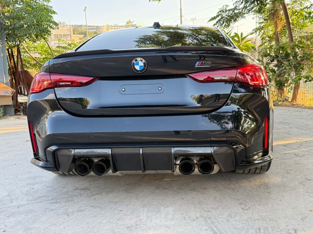 ב מ וו M4