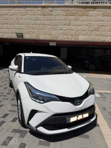 מודעת רכב טויוטה C-HR