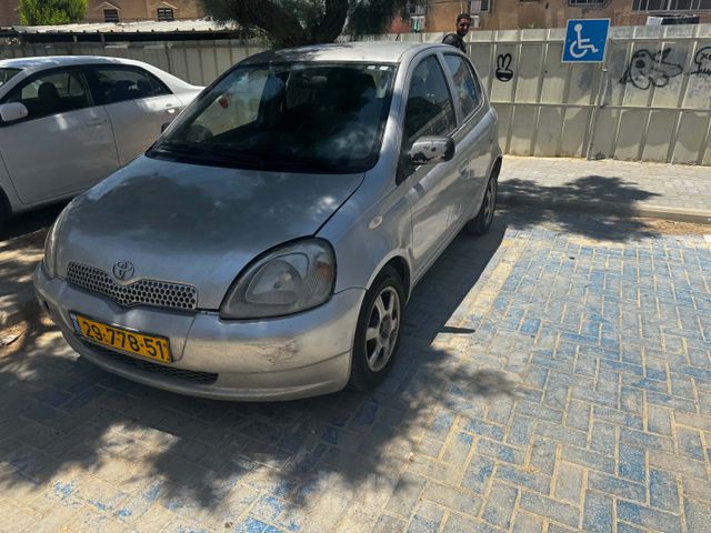 טויוטה יאריס
