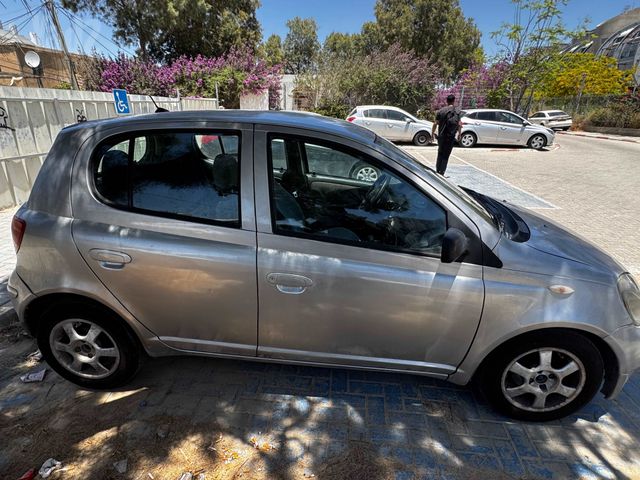 טויוטה יאריס