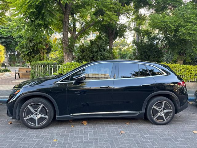 מרצדס-בנץ EQE SUV