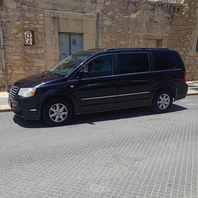 מודעת רכב קרייזלר גראנד וויאג'ר