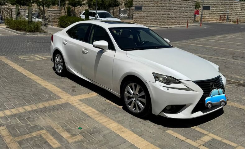 מודעת רכב לקסוס IS