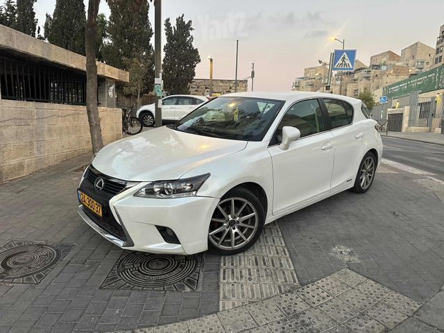 מודעת רכב לקסוס CT