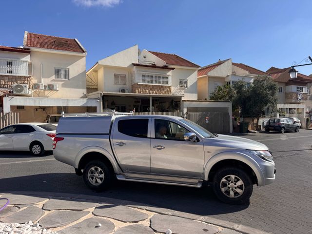 מיצובישי טרייטון / L200