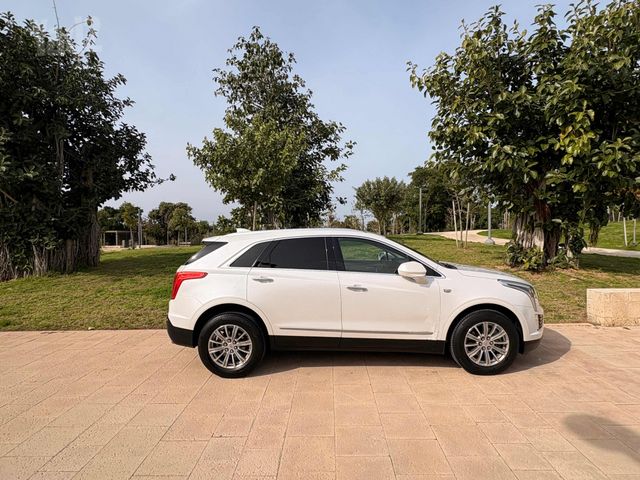 קאדילק XT5