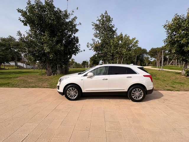 קאדילק XT5