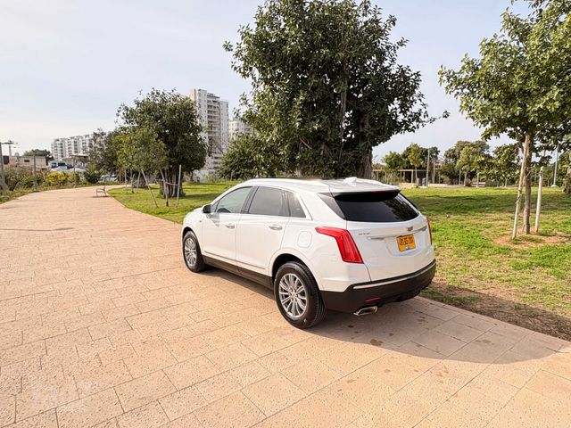 קאדילק XT5