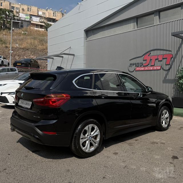 ב מ וו X1