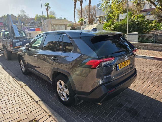 טויוטה RAV4