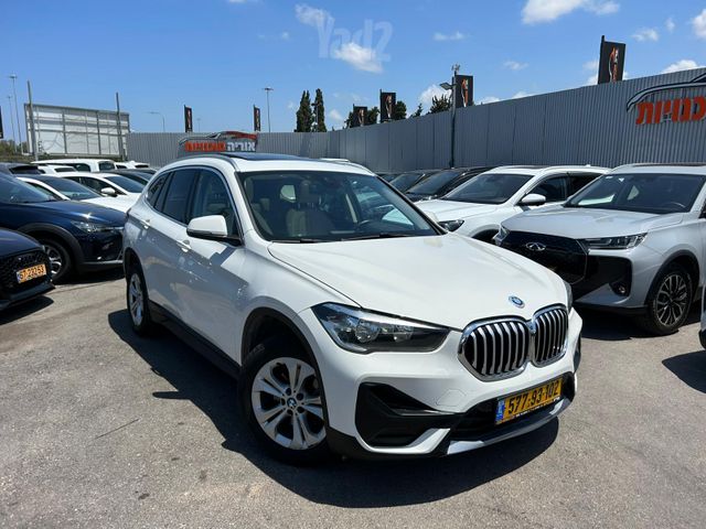 ב מ וו X1