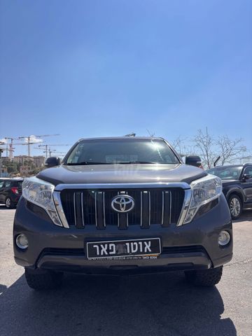 טויוטה לנד קרוזר