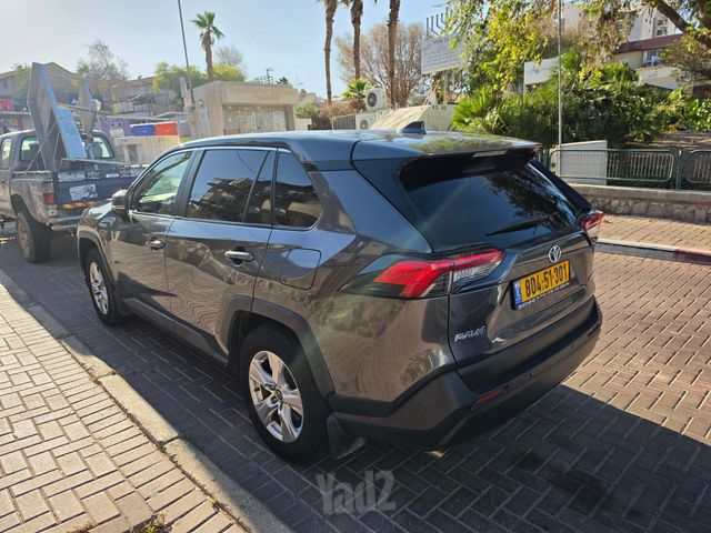טויוטה RAV4
