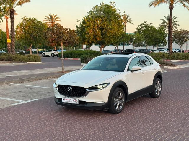 מודעת רכב מאזדה CX-30