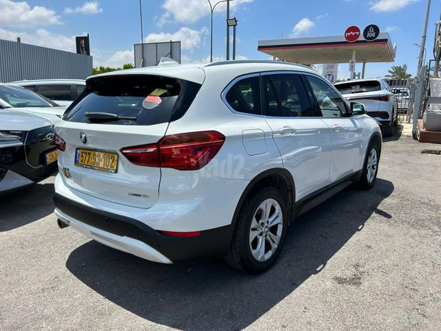 ב מ וו X1