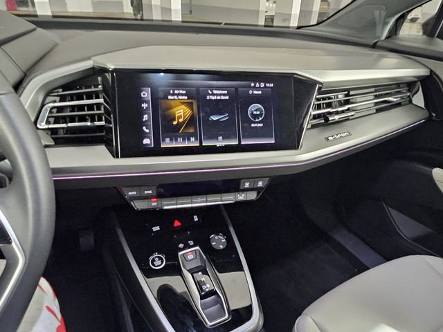 מודעת רכב אאודי Q4 e-tron