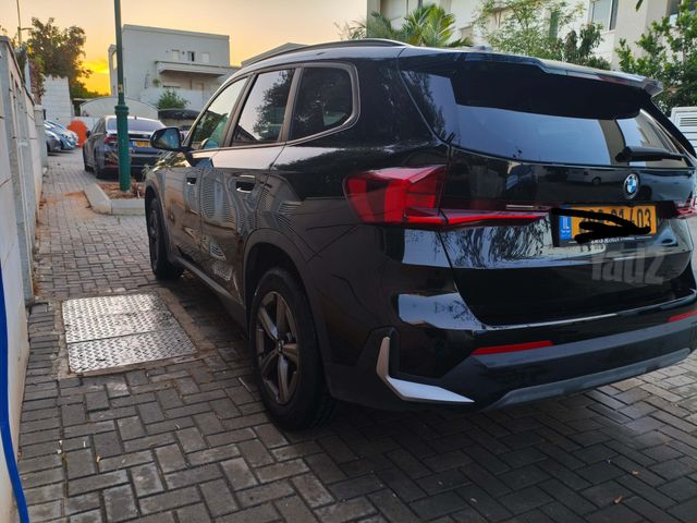 ב מ וו X1