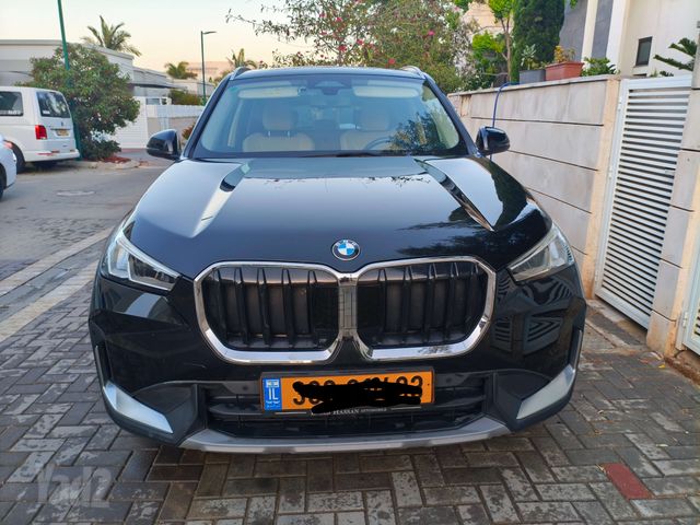 ב מ וו X1