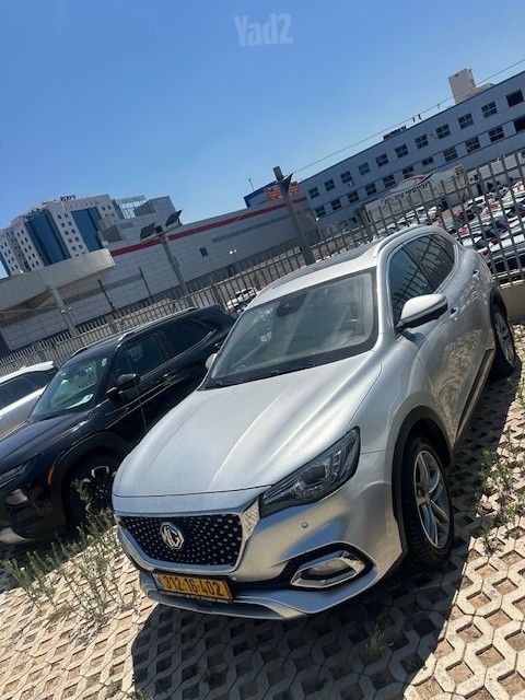 מודעת רכב אם ג'י EHS PHEV