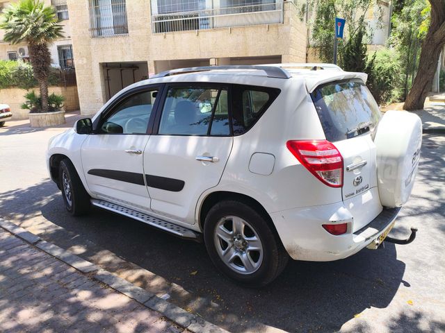 טויוטה RAV4