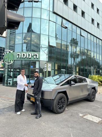 טסלה סייבטראק
