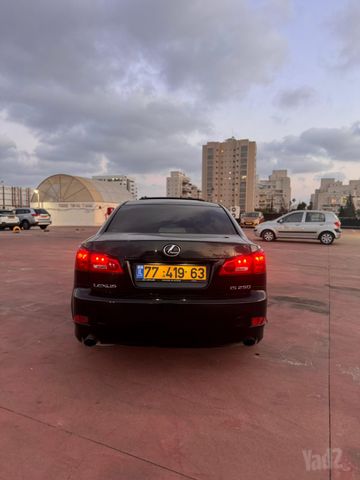 לקסוס IS