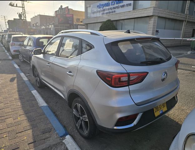 מודעת רכב אם ג'י ZS