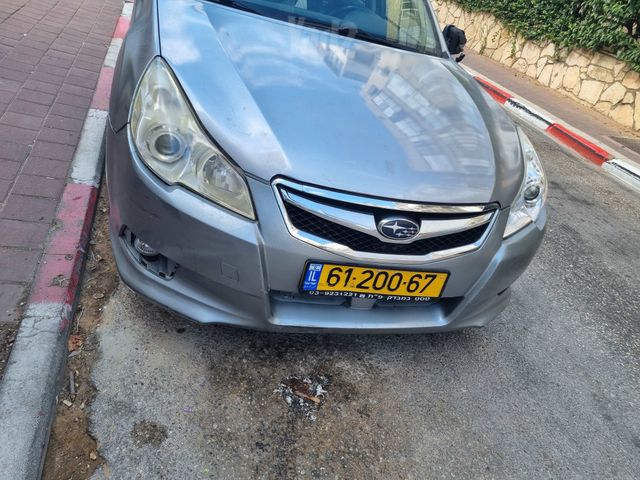 סובארו B4/לגאסי