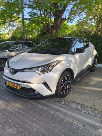 מודעת רכב טויוטה C-HR