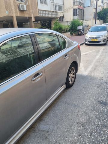 סובארו B4/לגאסי