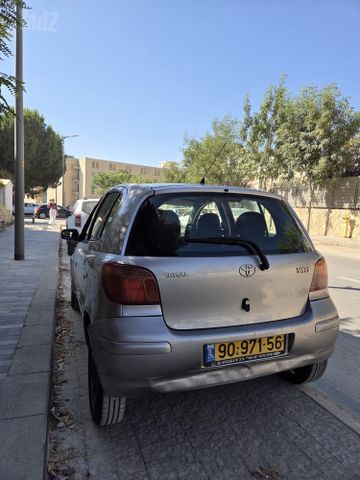 טויוטה יאריס